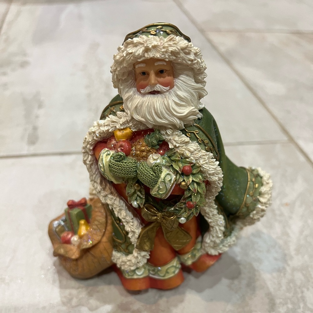 Heritage Holiday Traditional Santa “Holiday Harvest